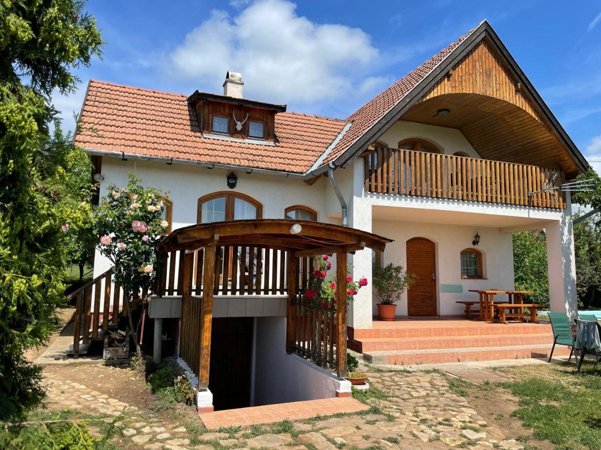 Villa Fuege Vendeghaz Lovas Exterior foto