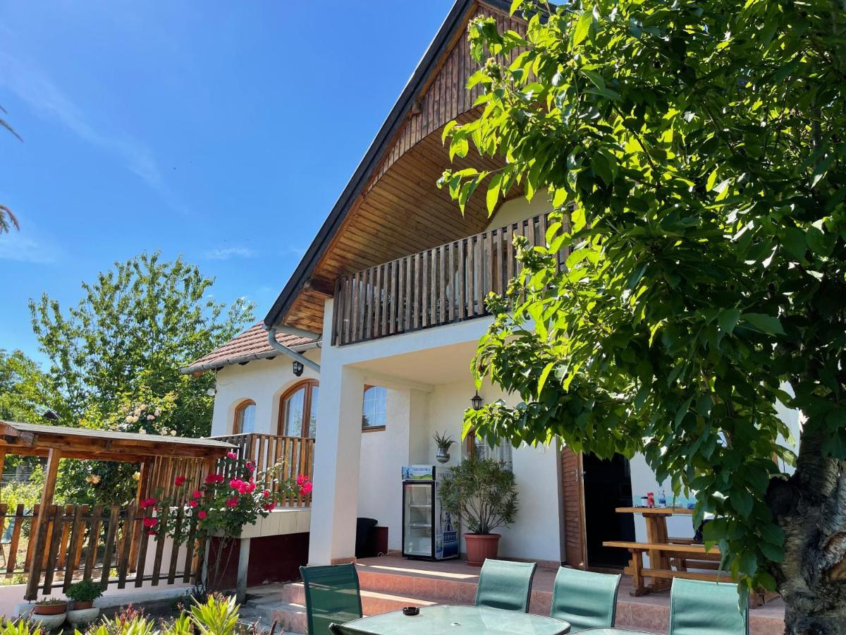 Villa Fuege Vendeghaz Lovas Exterior foto